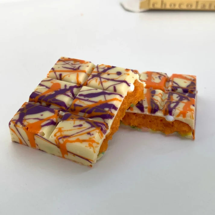 White Dubai Chocolate With Mango and Passion Fruit Filling 75g